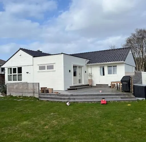 Spacious Modern Villa In Close Proximity To Ons
