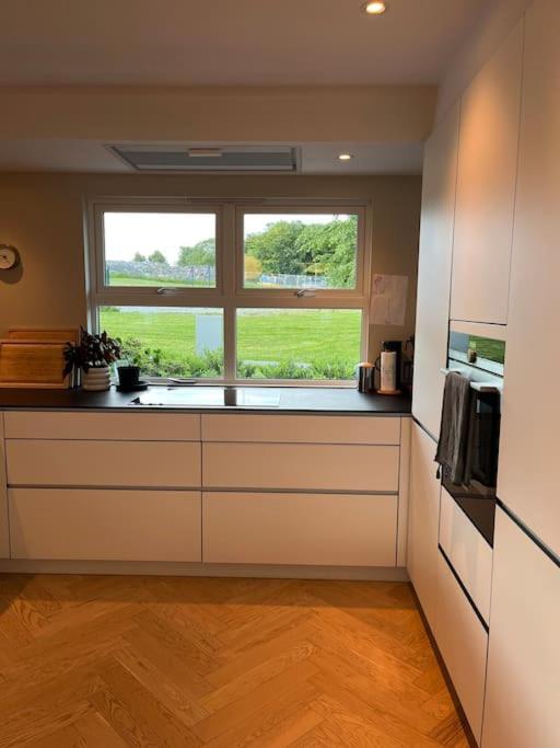 Spacious Modern In Close Proximity To Ons *