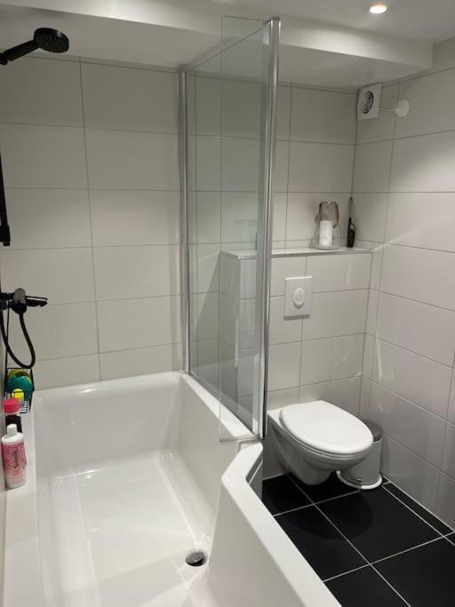 Villaer Spacious Modern In Close Proximity To Ons