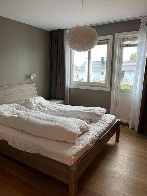Spacious Modern In Close Proximity To Ons Villaer *