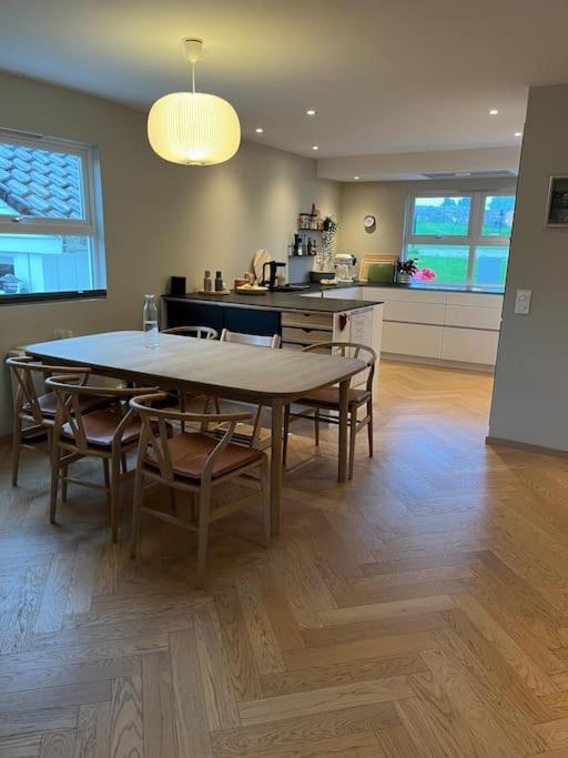 Spacious Modern In Close Proximity To Ons